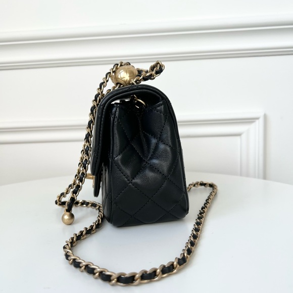__ 𝑺 𝑶 𝑳 𝑫 __ Chanel Mini Pearl Crush - Picture 2 of 13